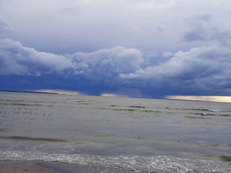 Onneks ei olla noiden pilvien alla