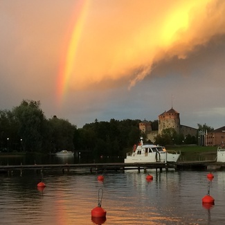 Onpa merkillisen näköinen sateenkaari 2